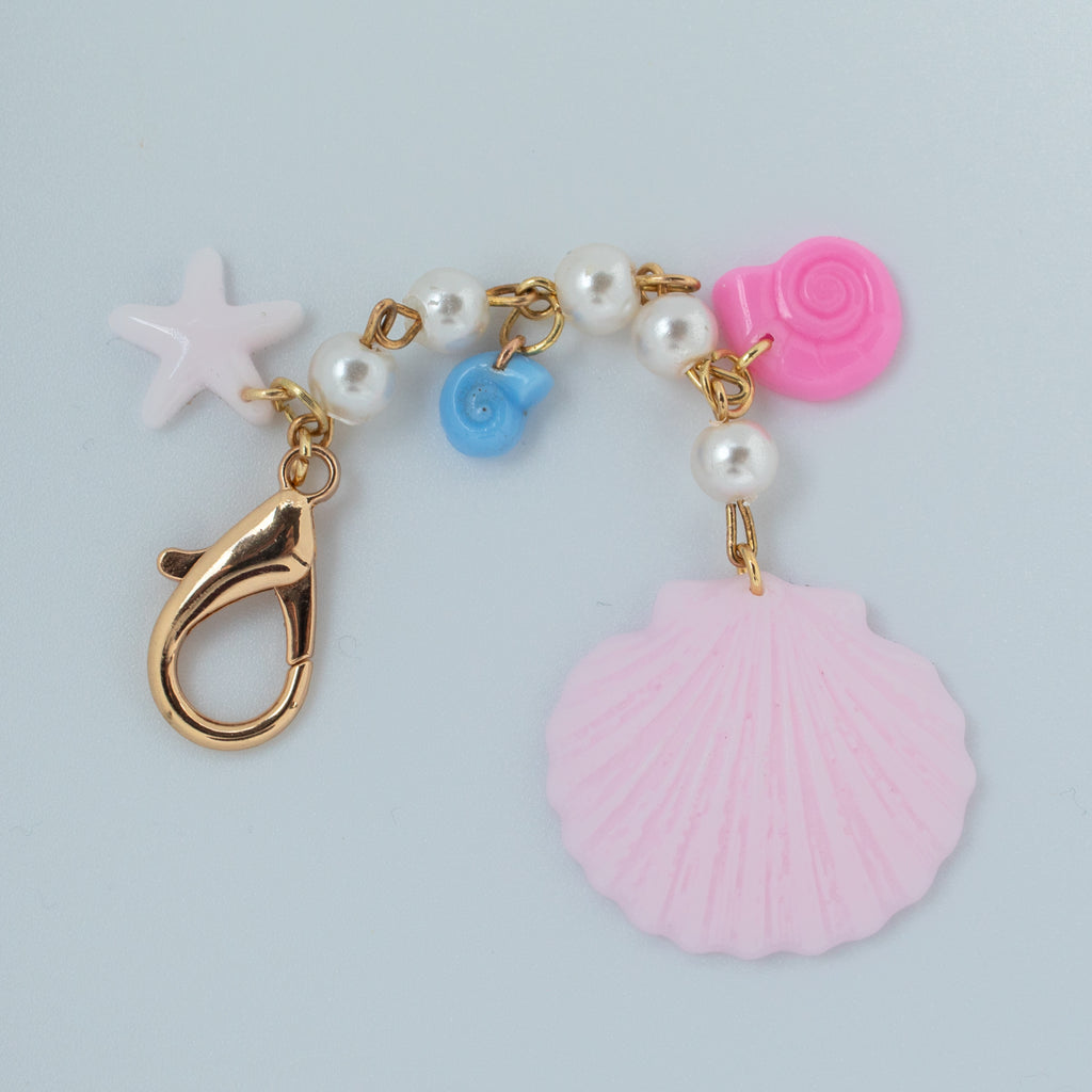 Pink clamshell keychain with pearls and ocean charms