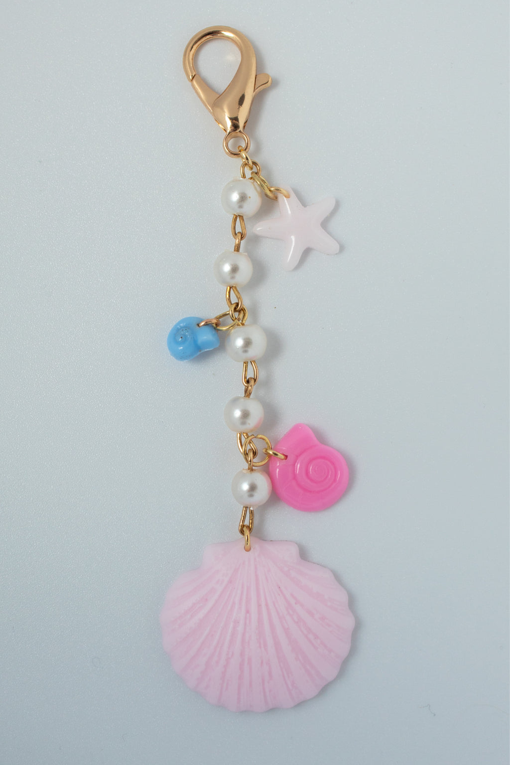 Pink clamshell keychain with pearls and ocean charms