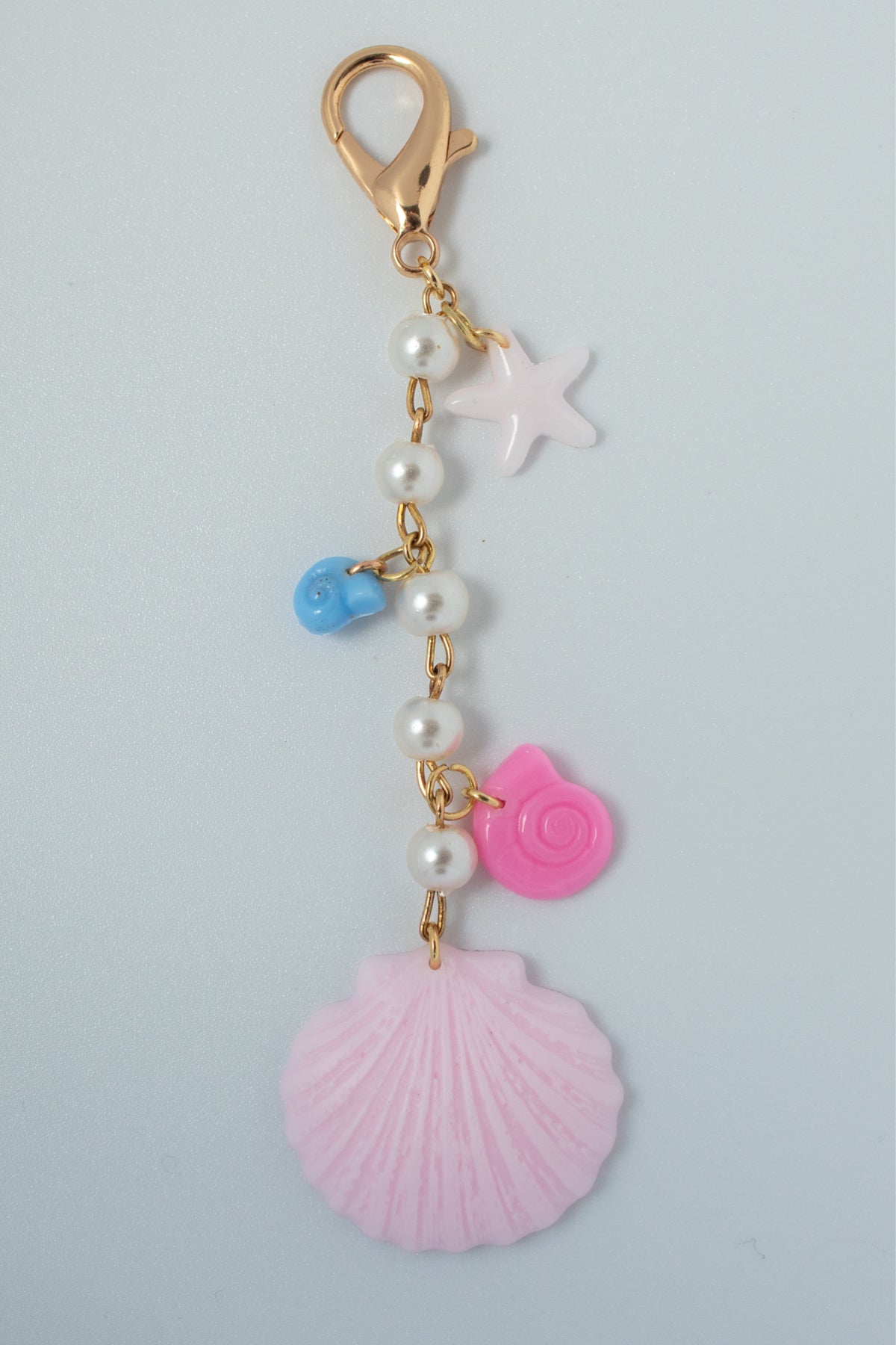 Pink clamshell keychain with pearls and ocean charms